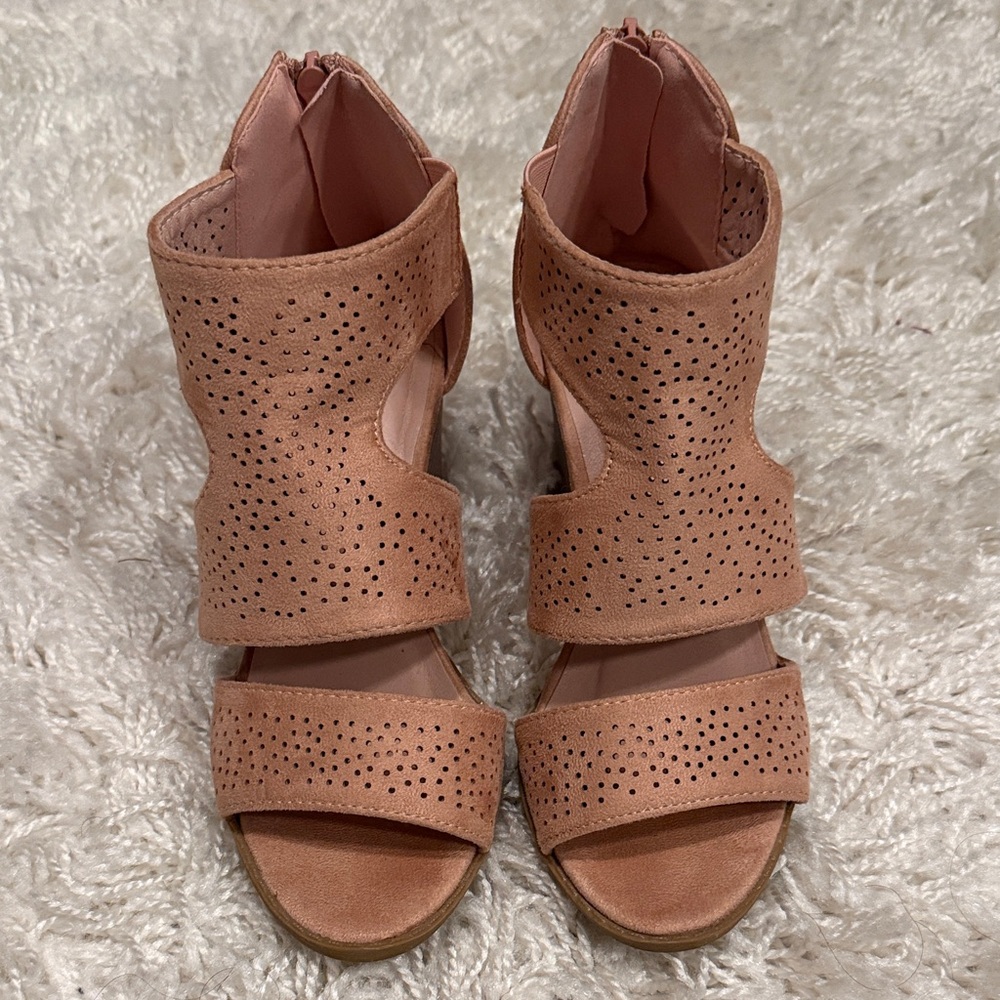 Nature Breeze Pink Perforated Heels